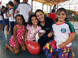 Estudantes da UFLA realizam ação social em Escola Municipal